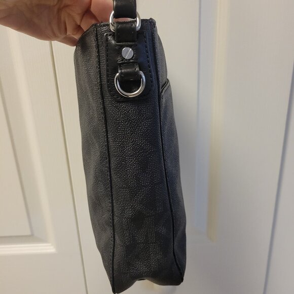 Michael Kors monogram messenger crossbody. EUC - Picture 4 of 16